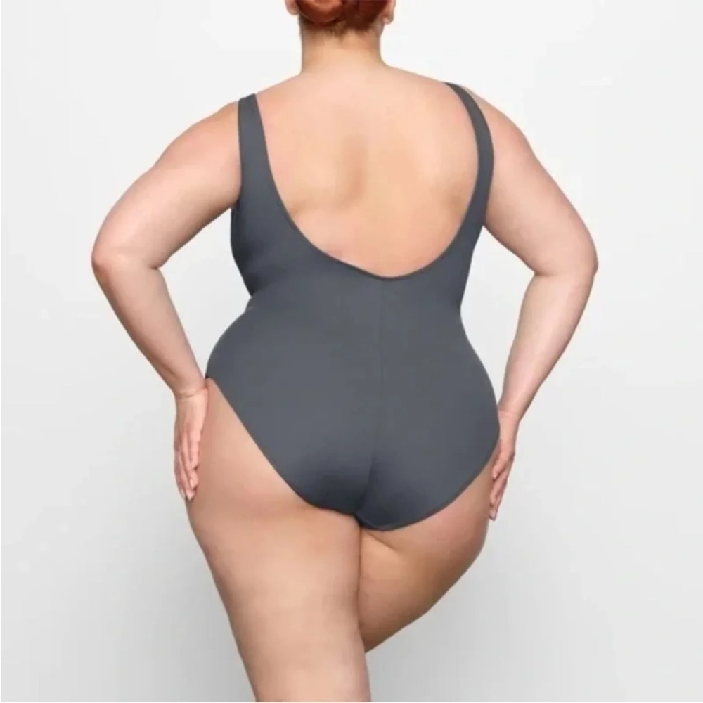 SKIMS Sculpting Swim Tank One Piece in Gunmetal size XXS SKU:28R - Picture 2 of 6